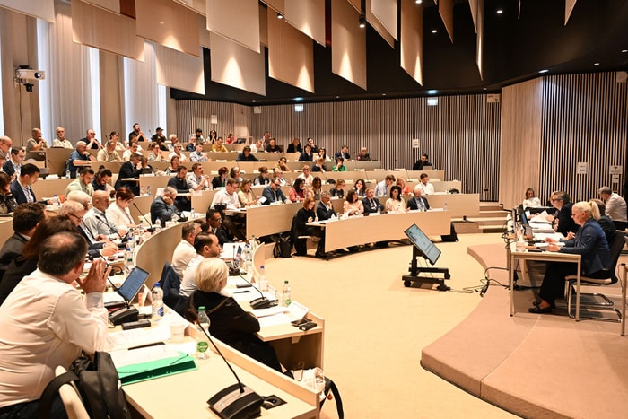 Le maire a évoqué, dans son propos liminaire, la possibilité d'organiser davantage de conseils municipaux. 