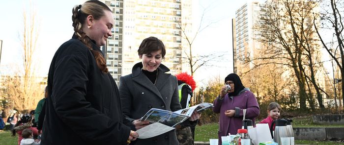 Lucile Rimbert, directrice de la compagnie lu² (au centre de la photo), et Pauline (à gauche) sillonnent les Coteaux.