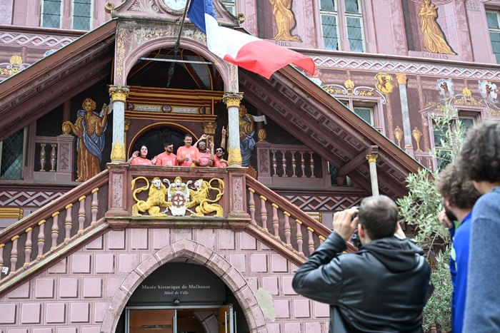 De la place de la Réunion à Graffitipolis, en passant par la rue du Sauvage et le M.U.R. de la rue de la Moselle, les jeunes ont arpenté Mulhouse pour réaliser leur clip. 