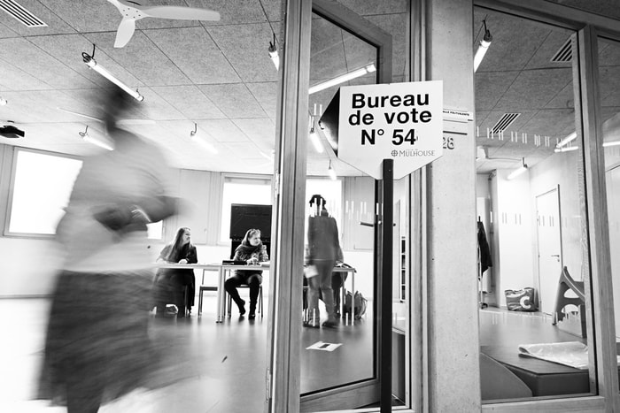 Premiers électeurs dès l'ouverture des portes, à 8h. 