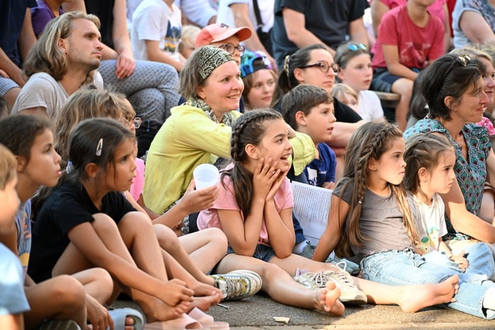 De nombreux spectacles font partie de la sélection « PopUp ! » du festival Scènes de rue, hautement recommandables pour le jeune public et les familles.