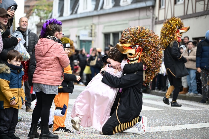 73e Cavalcade internationale des fous dimanche après-midi.