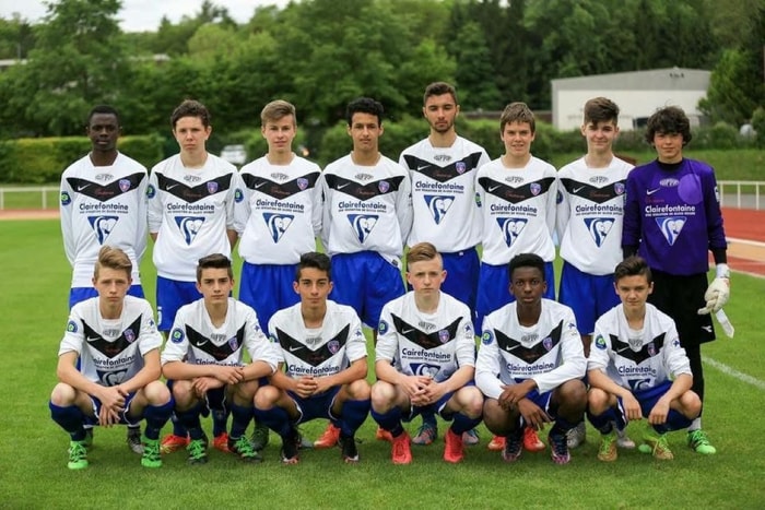 Marvin Senaya (en haut à gauche) avec ses coéquipiers du FC Mulhouse lors de la saison 2015-2016 en U15 inter-régionaux.  