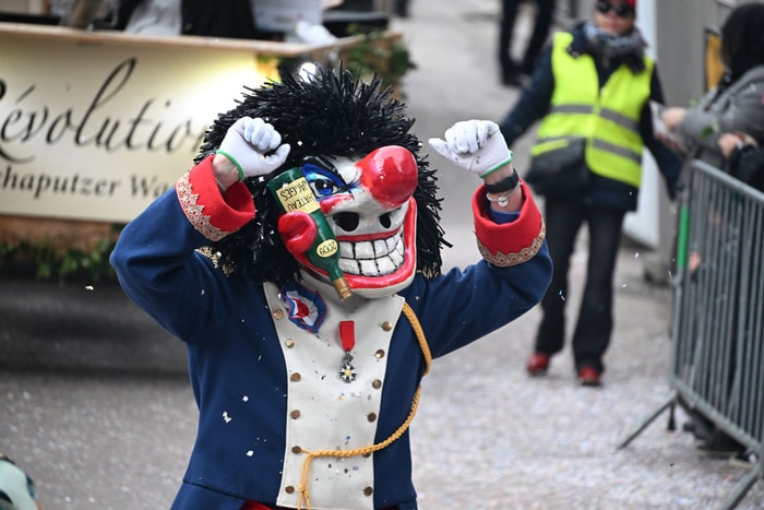 73e Cavalcade internationale des fous dimanche après-midi.