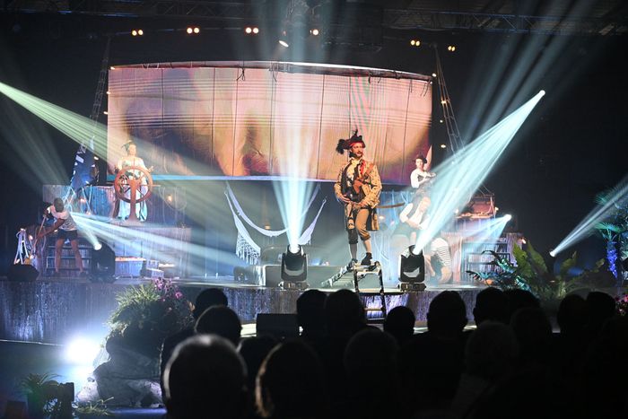 Le spectacle "L'île aux secrets" est présenté quatre fois par jour à la Foire de Mulhouse.