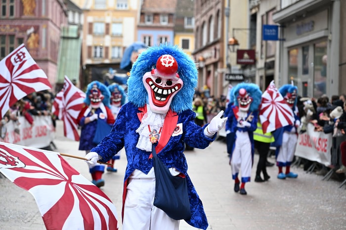 73e Cavalcade internationale des fous dimanche après-midi.