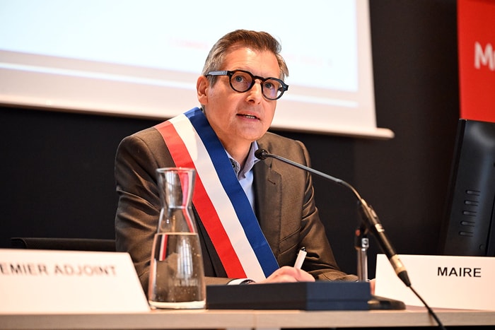 Le nouveau maire de Mulhouse Frédéric Marquet a prononcé un premier discours, très suivi. 