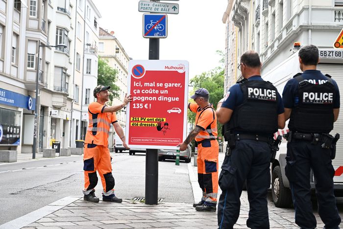 Des panneaux ont été installés dans des rues où des problématiques de stationnement dangereux sont régulièrement rencontrées.
