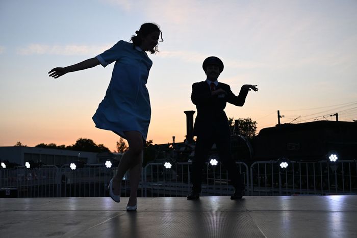 L'ambiance des cabarets parisiens du XIXe siècle...