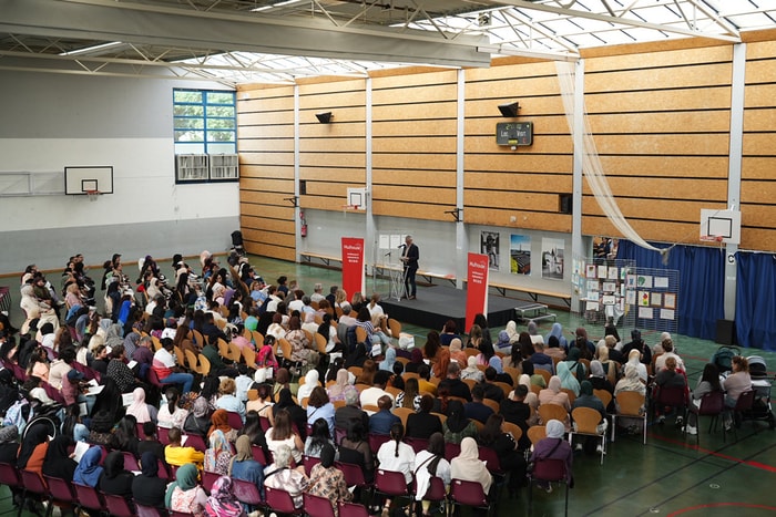 Plusieurs centaines de personnes ont participé à la remise des attestations, jeudi 4 juin 2026.
