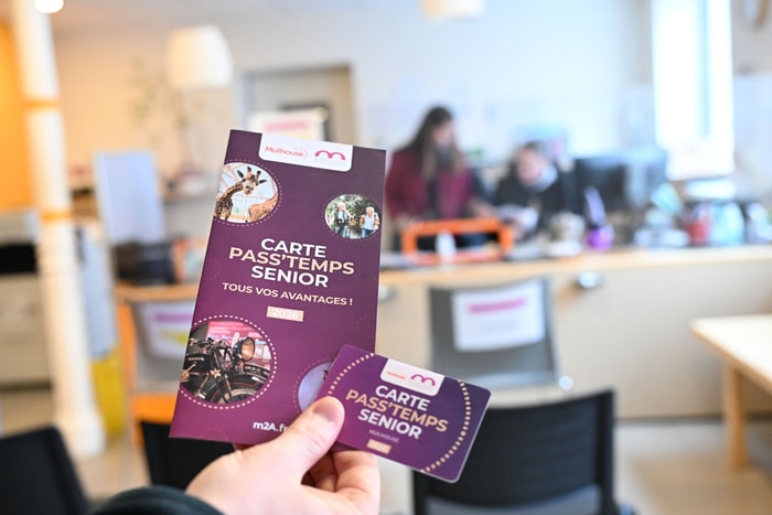 Gratuite, la carte Pass'temps seniors offre un maximum d'avantages aux Mulhousiens de 65 ans et plus. 