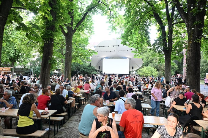 Un spectacle, un film, un verre entre amis : la recette gagnante des Jeudis du parc.