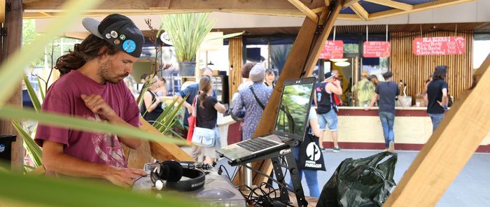 Le bar du festival, Cour de Lorraine.