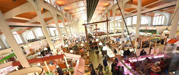 Le marché est ouvert, de 7h à 17h.