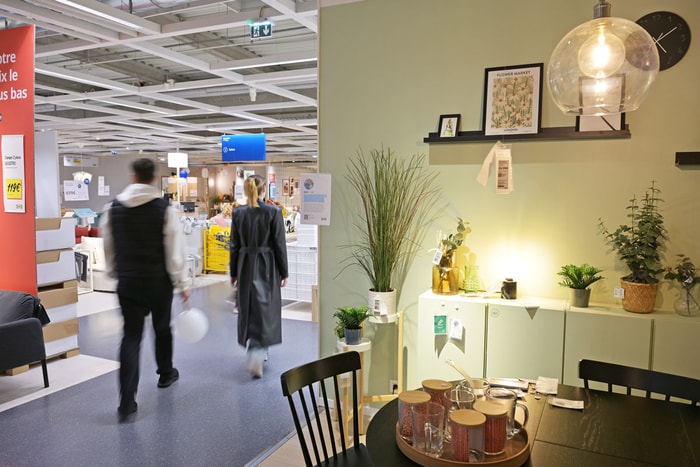 Les 52 ambiances intérieures du magasin sont créées en interne et renouvelées régulièrement.