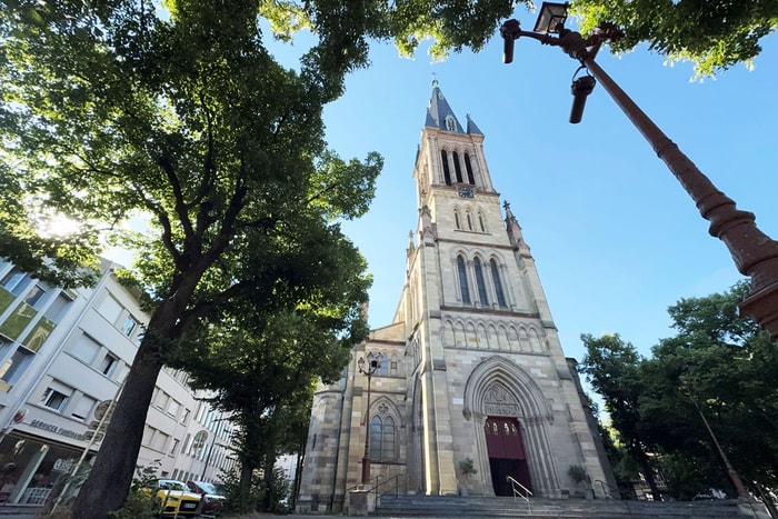 L'église Saint-Etienne, place de la Paix à Mulhouse.