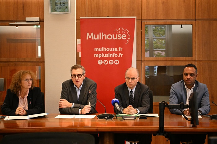 Les mesures ont été présentées par le maire Frédéric Marquet et Emmanuel Aubry, préfet du Haut-Rhin, accompagnés par la premier adjointe au maire, Lara Million, et Thierry Coutaye, adjoint à la Sécurité. 