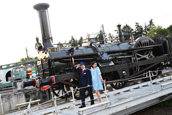 Les comédiens vont partager la scène avec des pièces emblématiques de la collection de la Cité du train.
