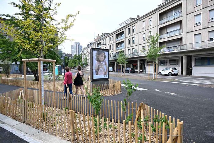 La rue des Bonnes Gens a été transformée, jusqu'à la rue Henner.