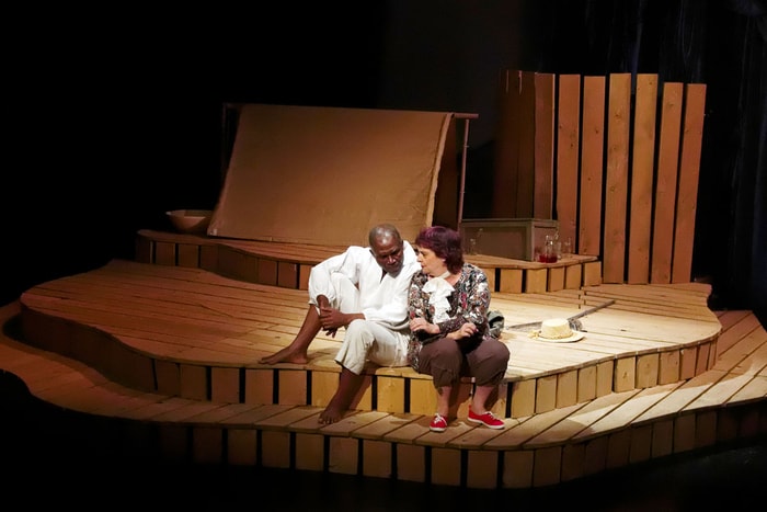 Cathy Aulard remonter sur les planches avec "Mamie Ouate en Papoâsie", spectacle créé en 2015 avec le Théâtre du Chocolat (Cameroun), qui sera présenté les 16 et 19 novembre à la Sinne.