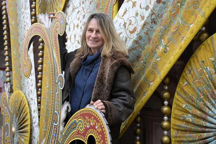 C'est une femme, Marie-Jo Gebel, qui a imaginé et dessiné "Perles du Rhin", l'étoffe de Noël.