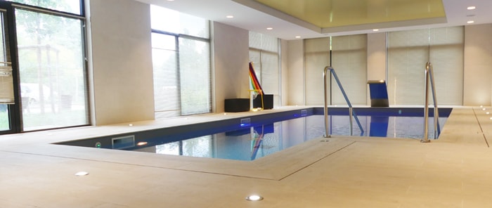 Parmi les prestations incluses, l'accès à la piscine de la résidence.
