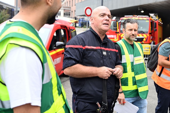 Jean-Philippe Lamolinairie, lieutenant au bureau Prévision opérations du Centre de Secours Principal (CSP) de Mulhouse, (à gauche) et Gilles Behra, responsable des Ouvrages d'art à la Ville. 