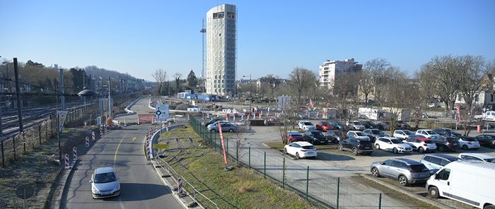 D'ici mi-mars, la Voie Sud longera la voie ferrée (à g. sur la photo), plutôt que le canal.