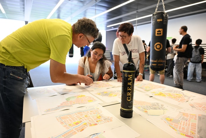 Un atelier permettait aux participants de signaler les lieux où sont retrouvées des bonbonnes de protoxyde d'azote.