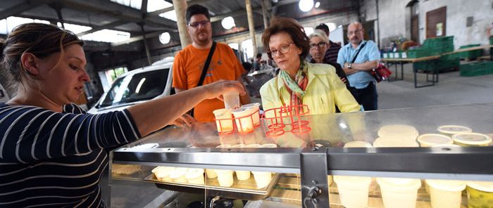 13 producteurs et artisans locaux proposent leurs produits.