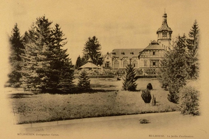Photographie de 1904 : l’Auberge du zoo est construite dès les débuts du parc. 
