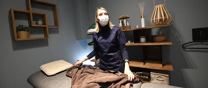 A l'Institut de beauté Ambre.