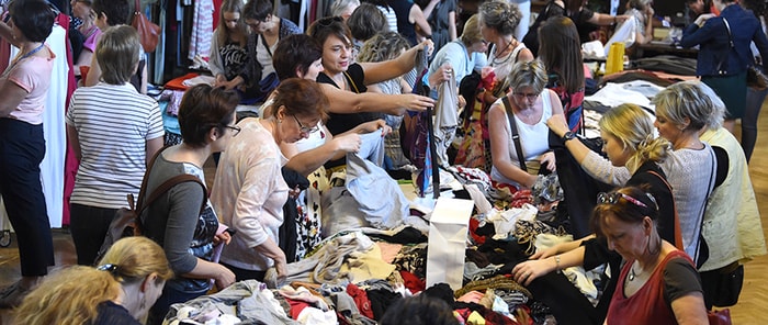 Le Vide-dressing des copines permet de trouver des vêtements, à partir de 3€, tout en étant solidaire.