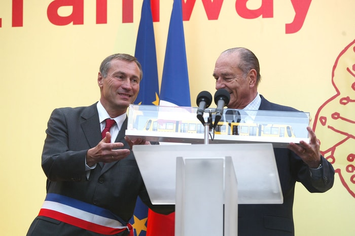 Arrivé en tram, Jacques Chirac est reparti… avec son tram !