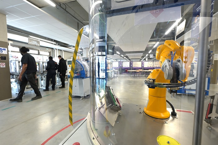 La robotique est désormais très présente sur les différentes lignes de production. 