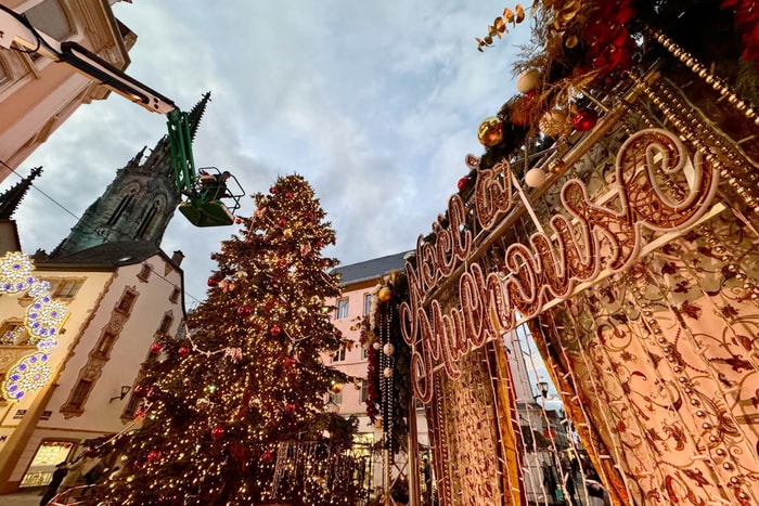 Derniers préparatifs pour l'ouverture du Marché de Noël, ce vendredi 21 novembre.