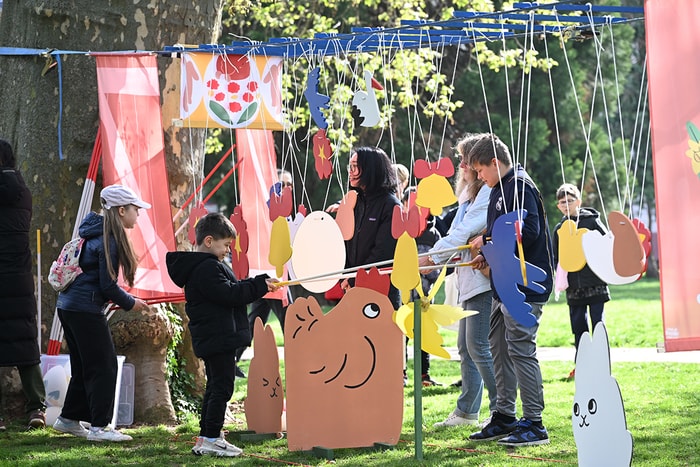 Ambiance printanière au centre-ville, à l'occasion d'Osterputz.