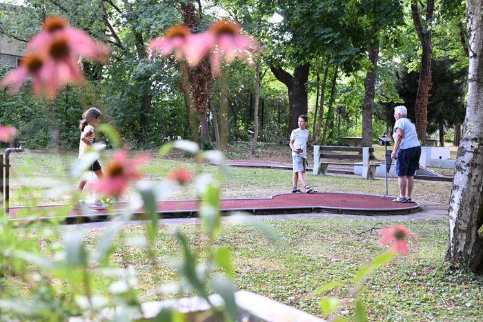 Le mini-golf de l'Illberg propose un parcours de 18 trous. 