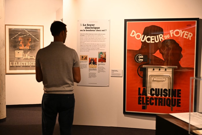 « L’électricité s’affiche » est la nouvelle exposition temporaire du musée Electropolis, qui revient sur 150 ans de créations publicitaires, en lien avec l’électricité.