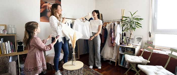 Stéphanie De Souza (ici dans son atelier-appartement) participera à l'événement "Suivez le fil", ce week-end.