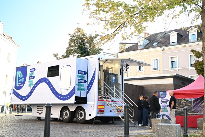 L'unité mobile M ta santé, investit différents quartiers de Mulhouse pour des créneaux de prévention et de dépistage.