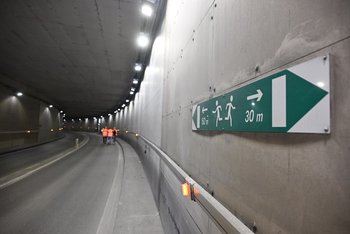 La fermeture du tunnel est nécessaire pour contrôler les équipements de sécurité. 