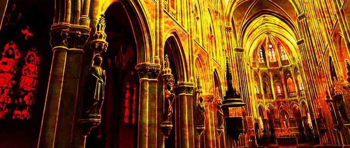 Premières projections au sein de l'église Saint-Etienne.