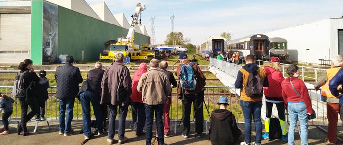 Des nombreux passionnés sont venus assister, ce vendredi matin, à l'arrivée du TGV 325.