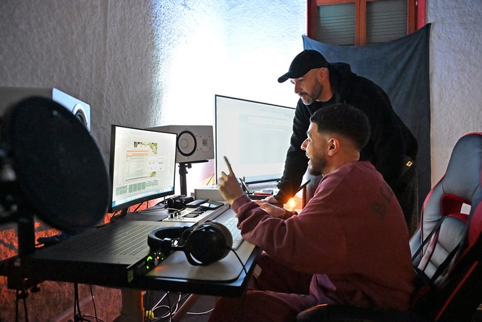 L.E.O et le président du Squ'art Sébastien Nehari (debout).