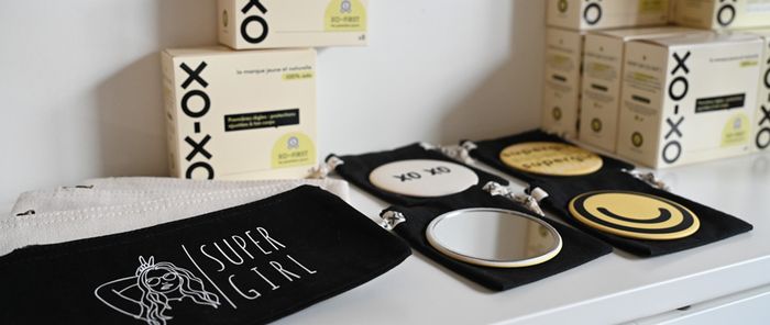 Xo-Xo propose une large gamme de produits : kit "Premières règles", boîtes de serviettes de jour et de nuit, protèges culottes...