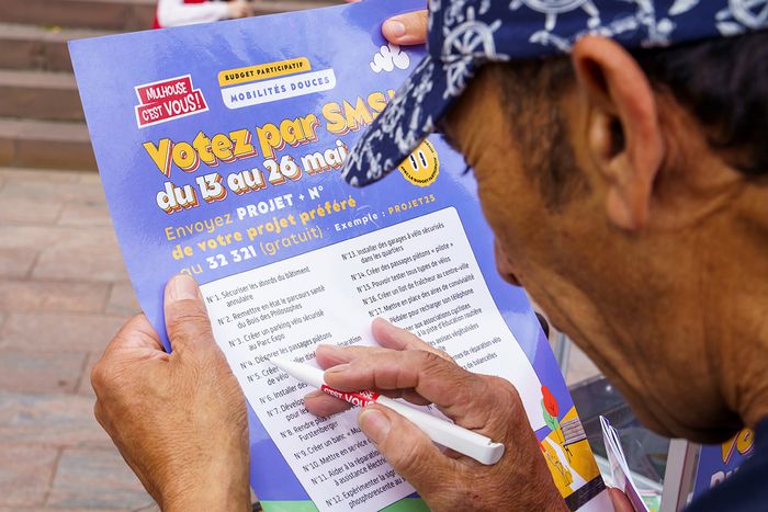 Nouveauté pour le budget participatif sur les mobilités douces : en plus des votes papier et en ligne, les votants ont pu donner leur avis par SMS.