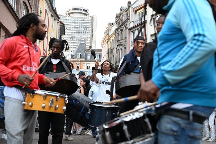 Les événements estivaux, à l'image de la Fête de la musique, attirent de nombreux visiteurs au centre-ville.