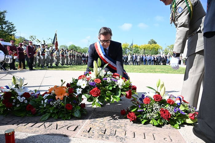 Mulhouse a commémoré ce matin la fin de la Seconde Guerre mondiale et la victoire du 8 mai 1945, en présence des élus municipaux, dont Frédéric Marquet, le maire de Mulhouse.