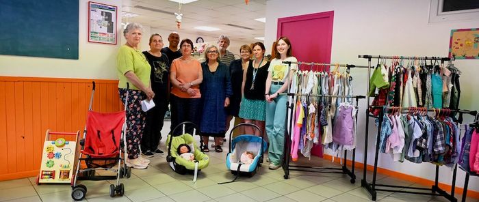 C'est l'équipe de bénévoles qui a aménagé la boutique.
